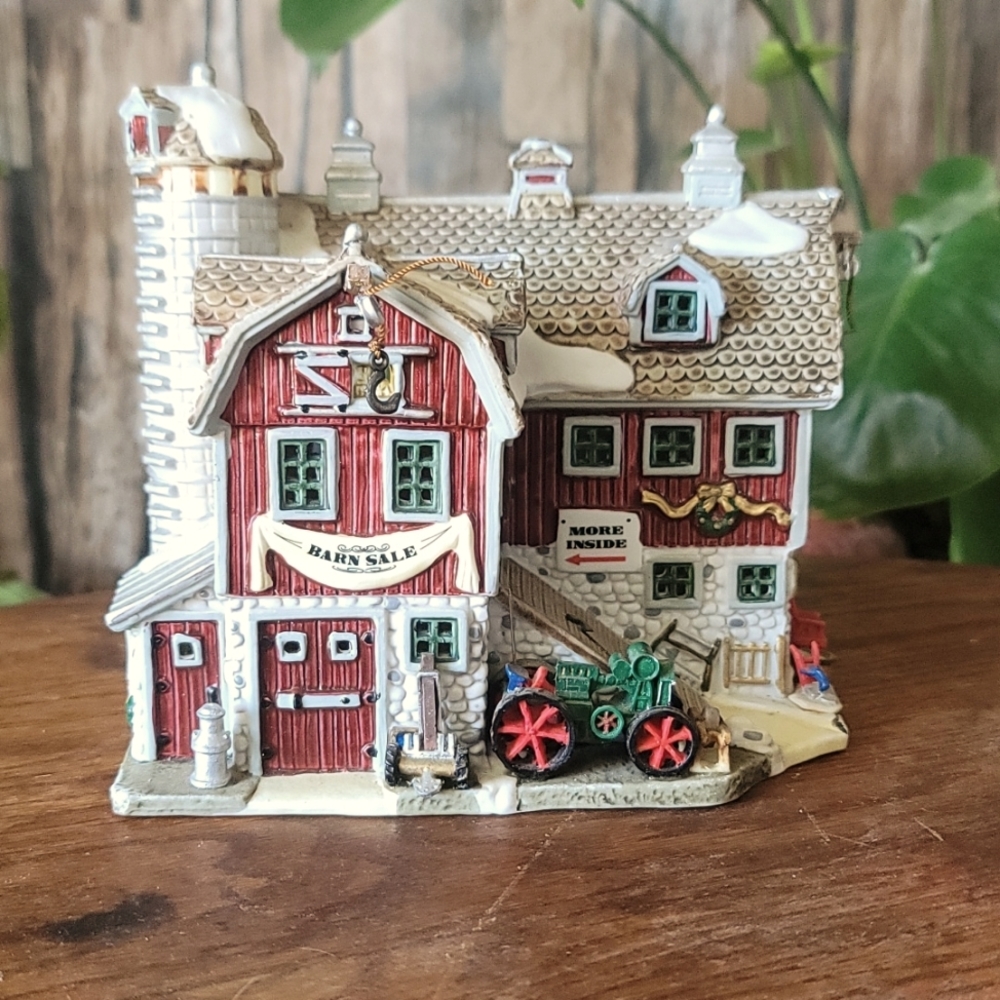2002 Lemax Barn Sale Christmas building